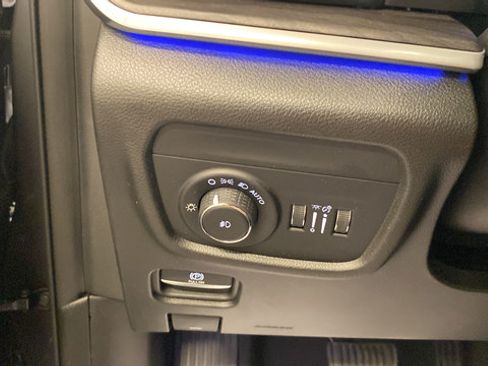 Used 2022 Jeep Grand Cherokee Overland AWD/4WD image 26
