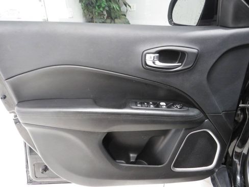 Used 2019 Jeep Compass Latitude AWD/4WD image 19