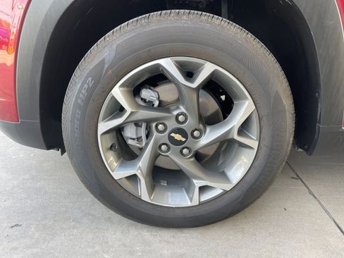 Used 2025 Chevrolet Trax LT image 29