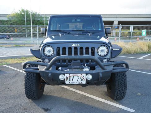 Used 2017 Jeep Wrangler Unlimited Rubicon w/ Connectivity Group image 4