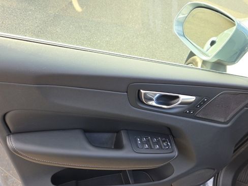 Certified 2023 Volvo XC60 B5 Ultimate w/ Climate Package image 3