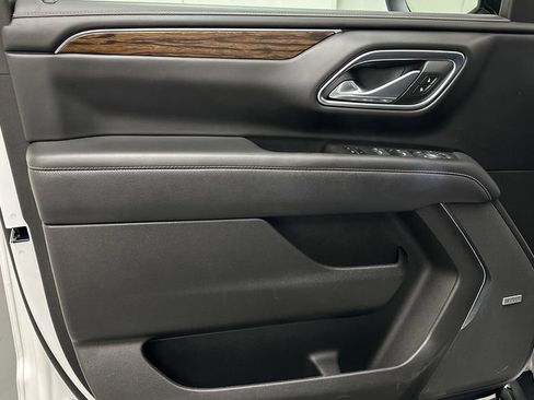 Used 2023 Chevrolet Suburban Premier AWD/4WD image 19