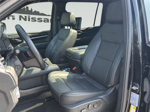 Used 2023 GMC Yukon XL Denali w/ Denali Reserve Package AWD/4WD image 11