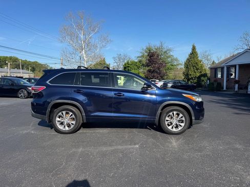 Used 2014 Toyota Highlander Plus AWD/4WD image 5