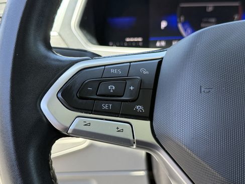 Used 2023 Volkswagen Tiguan SE w/ Panoramic Sunroof Package FWD image 19