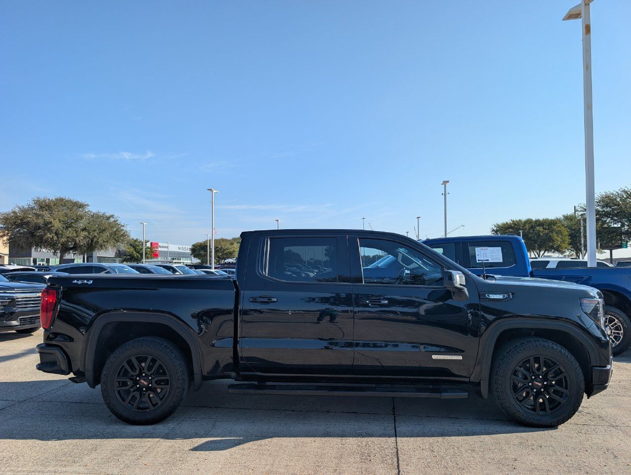 Used 2022 GMC Sierra 1500 Elevation w/ Elevation Premium Package AWD/4WD image 3