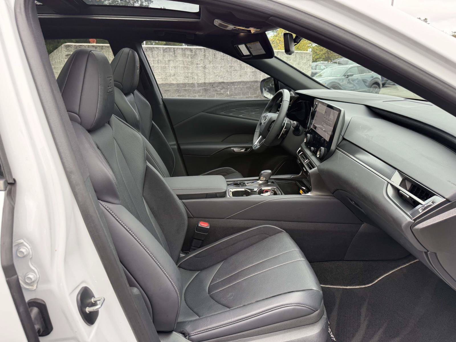 Used 2024 Lexus RX 500h F Sport w/ Cold Area Package AWD/4WD image 14