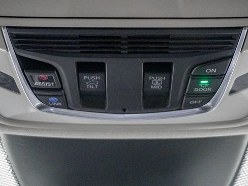 Used 2023 Acura MDX SH-AWD w/ Technology Package image 29