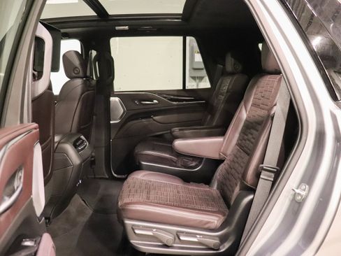 Used 2023 Cadillac Escalade Sport Platinum w/ LPO, ONYX Package AWD/4WD image 16
