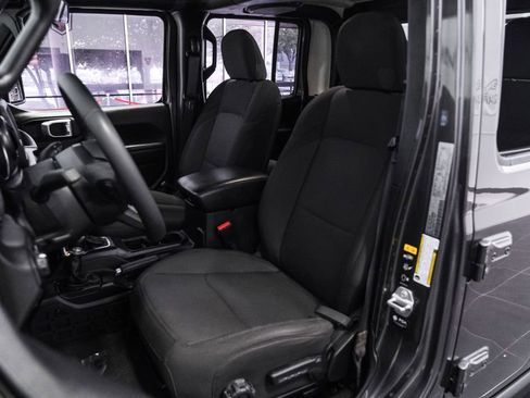 Used 2023 Jeep Gladiator Willys image 33