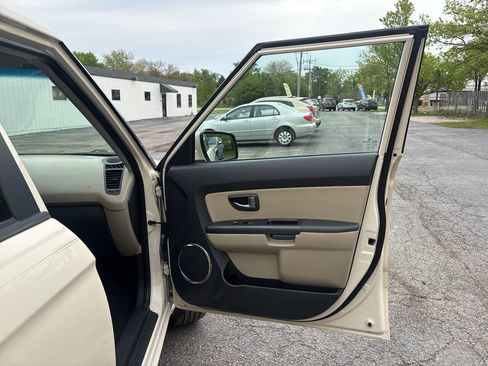 Used 2011 Kia Soul ! FWD image 26