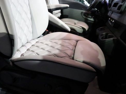 Used 2023 Mercedes-Benz Sprinter 2500 image 30