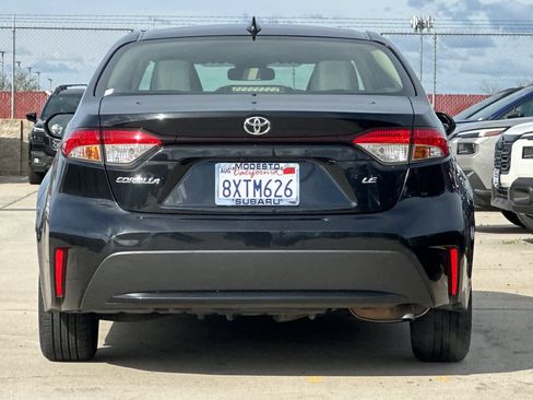 Used 2022 Toyota Corolla LE image 4