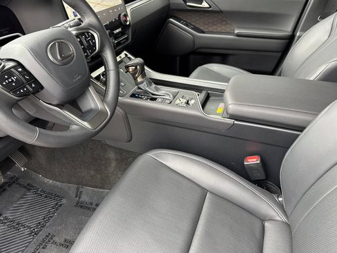 Used 2025 Lexus GX 550 w/ Accessory Package (Z1) AWD/4WD image 9