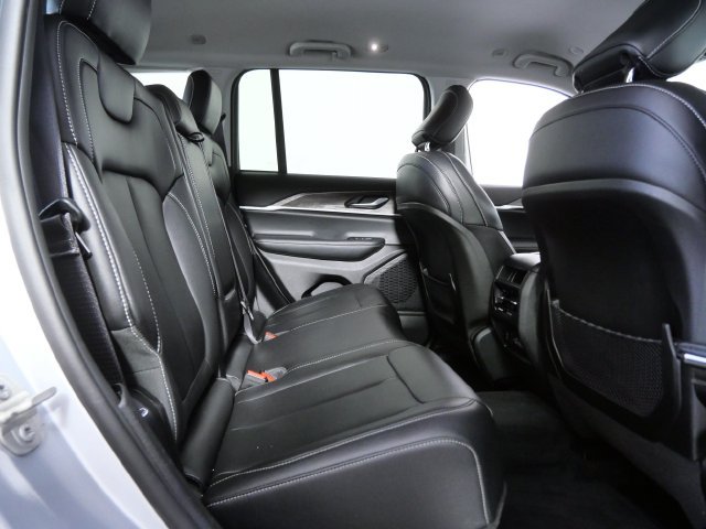 Used 2023 Jeep Grand Cherokee Limited AWD/4WD image 9