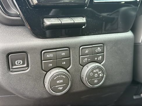Used 2026 Chevrolet Silverado 2500 ZR2 AWD/4WD image 22