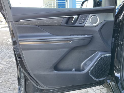 Used 2025 Buick Enclave Avenir image 15