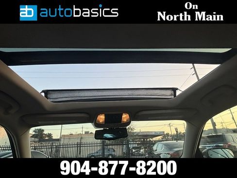 Used 2013 Chrysler 300 w/ Driver Convenience Group image 21