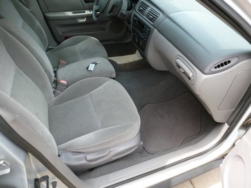 Used 2007 Ford Taurus SE FWD image 12
