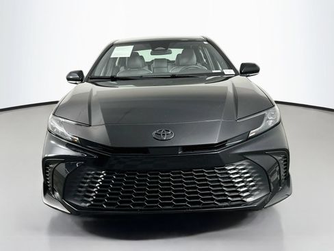 Used 2025 Toyota Camry SE FWD image 2