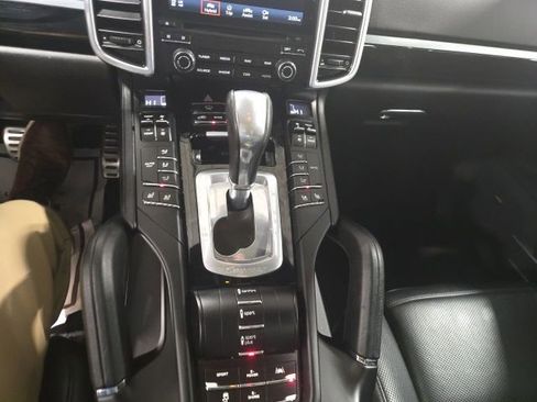 Used 2017 Porsche Cayenne S Platinum image 15
