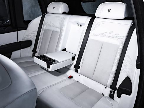 Used 2025 Rolls-Royce Cullinan AWD/4WD image 19