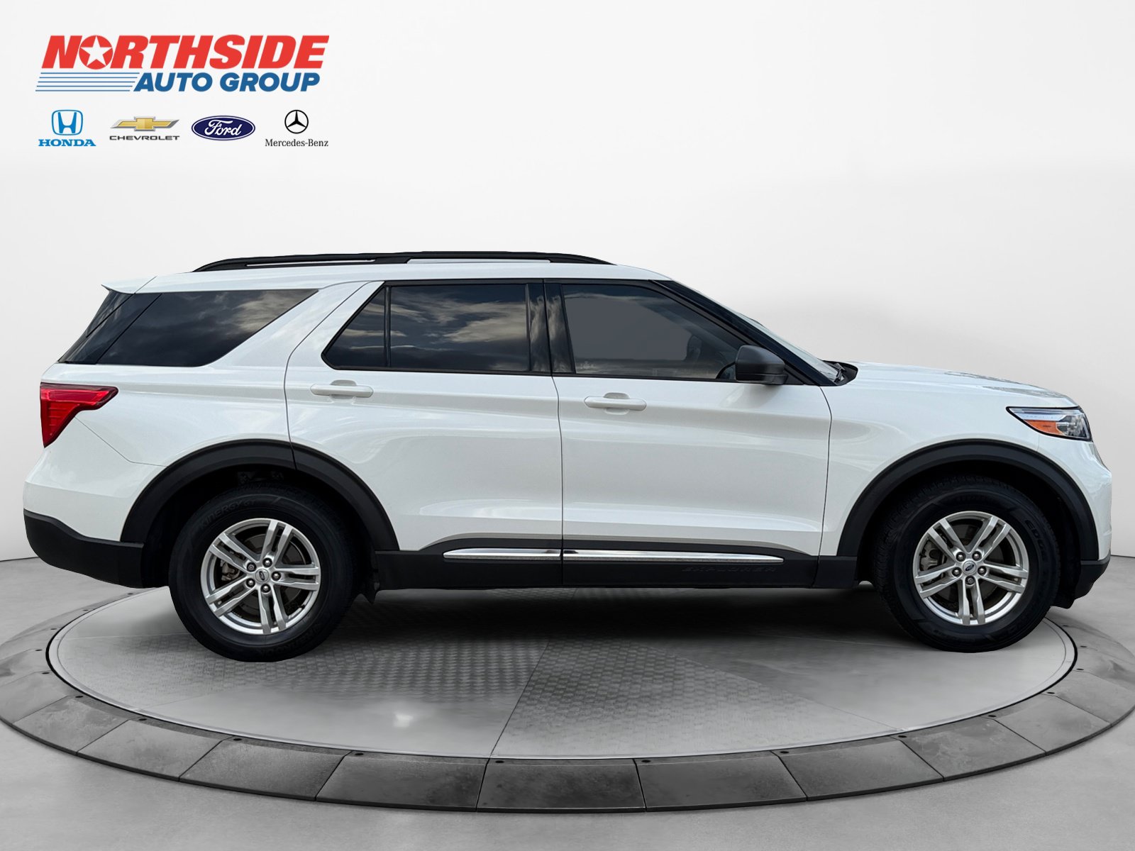 Certified 2023 Ford Explorer XLT w/ Equipment Group 202A RWD image 8