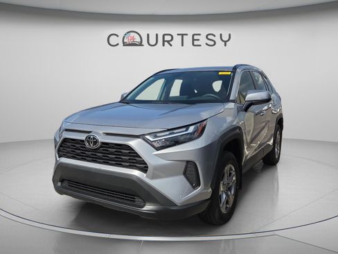 Used 2025 Toyota RAV4 XLE w/ Convenience Package FWD image 1