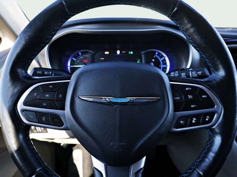 Used 2021 Chrysler Pacifica Touring-L FWD image 24