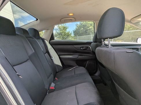 Used 2016 Nissan Altima 2.5 SR w/ LED Appearance Package image 29