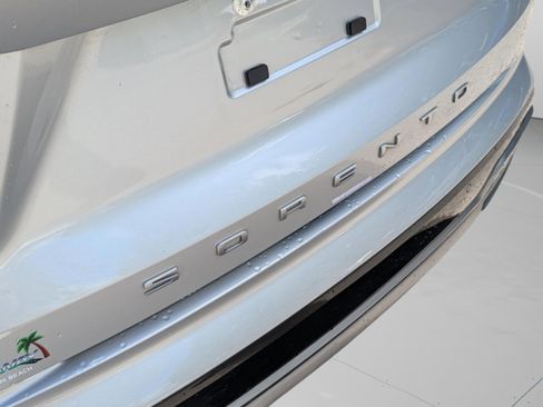 Certified 2022 Kia Sorento SX image 22