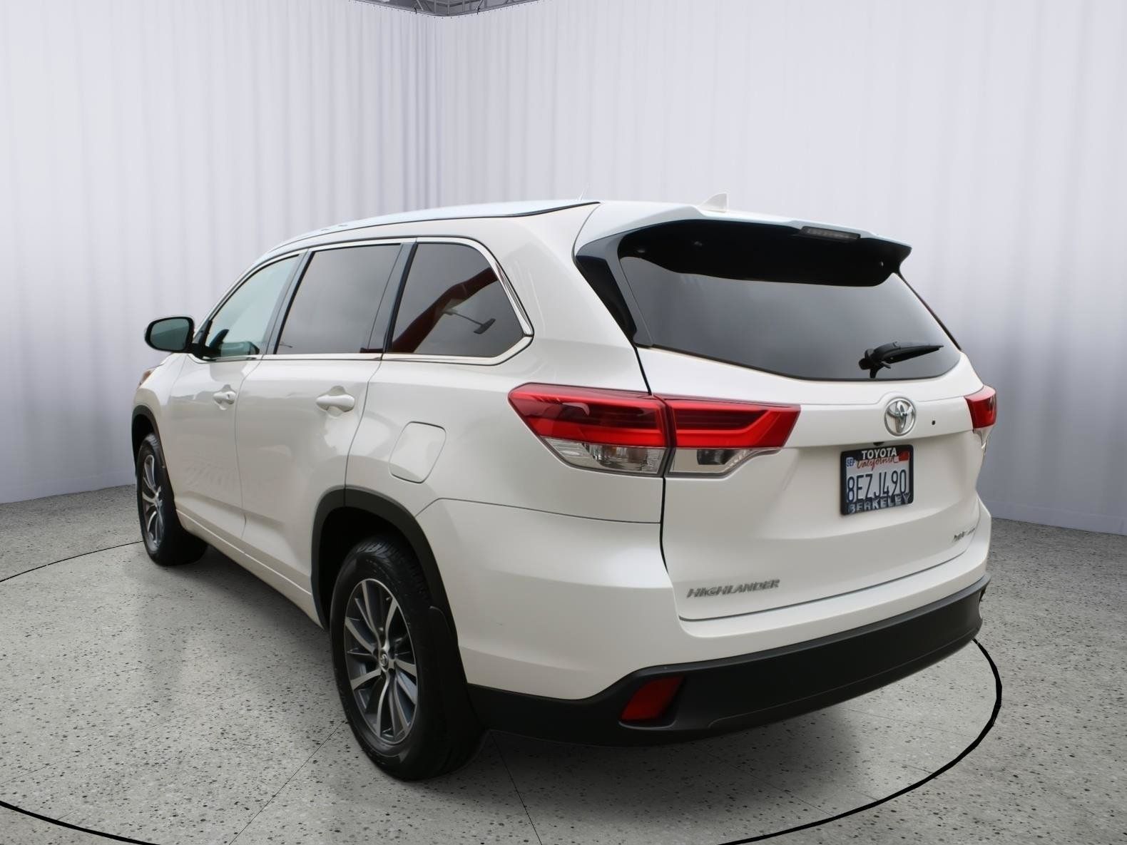 Used 2018 Toyota Highlander XLE AWD/4WD image 6