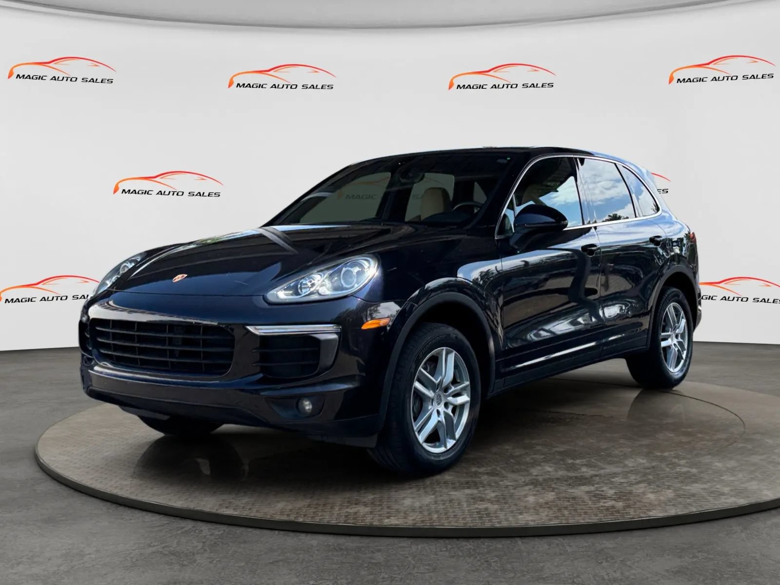 Used 2017 Porsche Cayenne w/ Premium Package AWD/4WD image 1