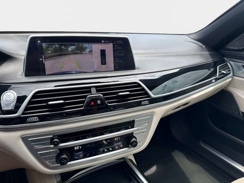 Used 2022 BMW 750i xDrive w/ Executive Package AWD/4WD image 29
