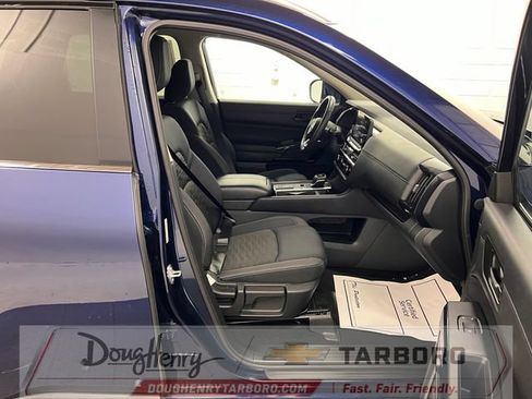 Used 2025 Nissan Pathfinder SV FWD image 46