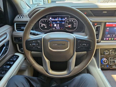 Used 2021 GMC Yukon Denali w/ Denali Premium Package AWD/4WD image 29