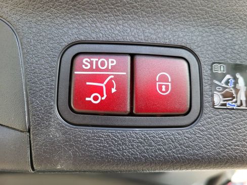 Used 2025 Mercedes-Benz GLS 450 4MATIC image 11