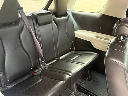 Used 2023 Kia Carnival LX FWD image 30