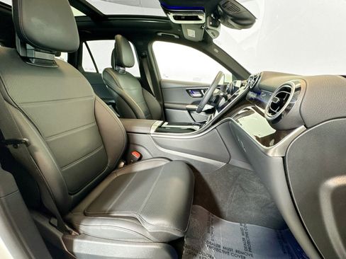 Used 2025 Mercedes-Benz GLC 300 image 26