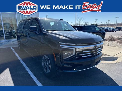 Used 2025 Chevrolet Suburban LT w/ Comfort Package image 1