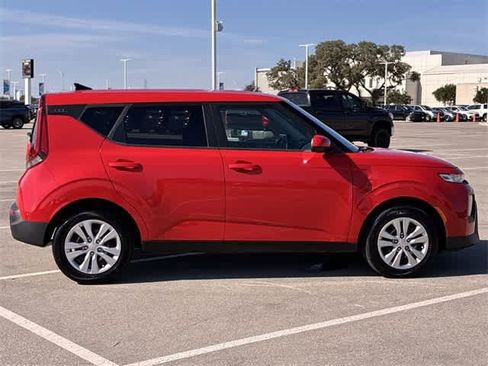 Used 2022 Kia Soul LX image 7