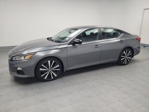 Used 2022 Nissan Altima 2.5 SR image 2