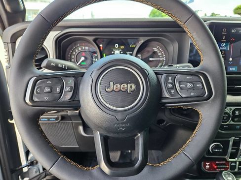 Used 2024 Jeep Wrangler Unlimited AWD/4WD image 22
