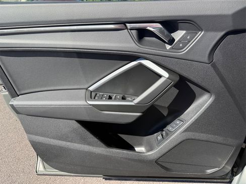 New 2025 Audi Q3 2.0T Premium image 25