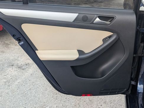 Used 2013 Volkswagen Jetta SE image 23