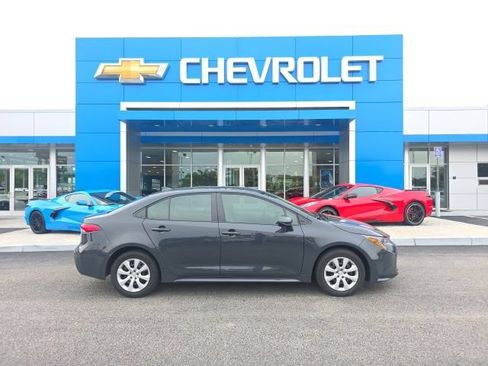 Used 2026 Toyota Corolla LE FWD image 2