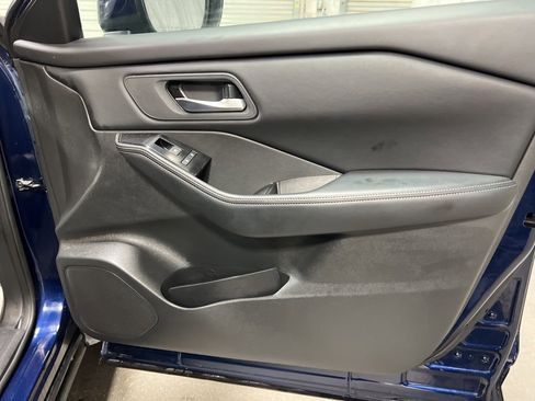 Used 2025 Nissan Rogue SV image 9