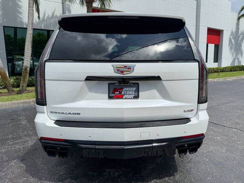 Used 2025 Cadillac Escalade V AWD/4WD image 17