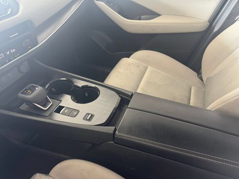 Used 2025 Nissan Rogue SV FWD image 42