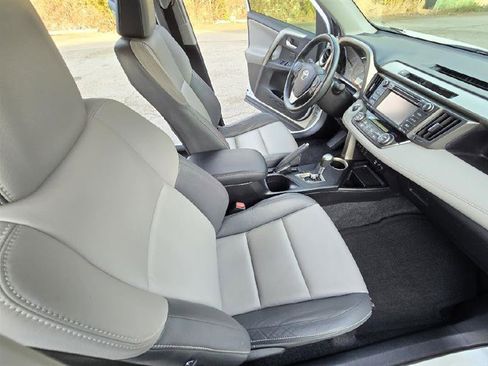 Used 2014 Toyota RAV4 Limited image 21